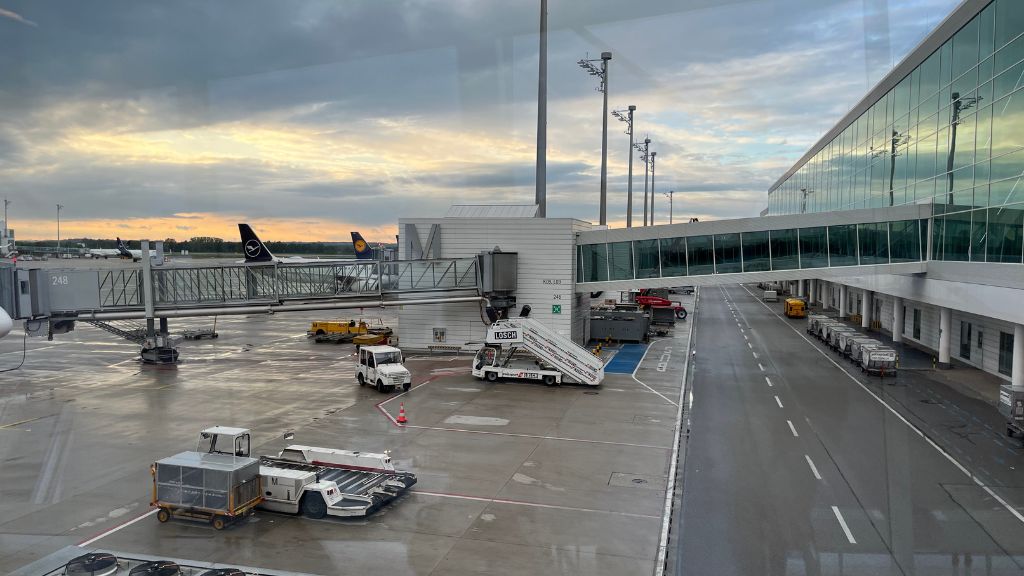 choose the best connecting airport